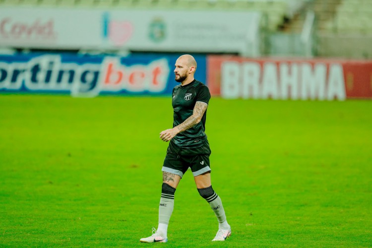 Marlon é o favorito para assumir a lateral direita do Ceará, na ausência de Gabriel Dias