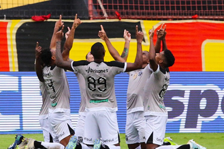 Jogadores do Ceará comemoram gol no jogo Sport x Ceará, na Ilha do Retiro, pela Copa do Nordeste