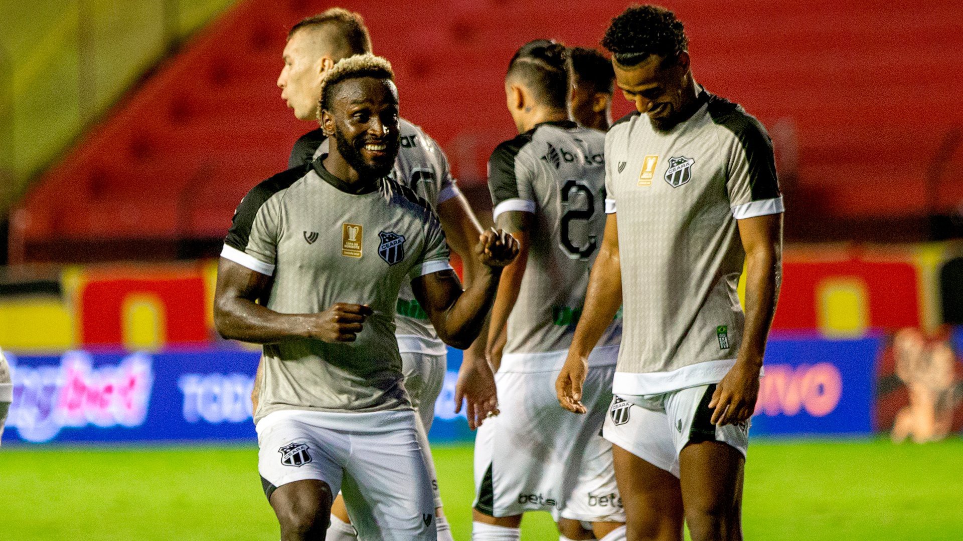 Ceara Goleia Sport Por 4 A 0 Na Ilha Do Retiro E Elimina Time Pernambucano Da Copa Do Nordeste Veja Os Gols Ceara Sporting Club Time Noticias Esportes O Povo