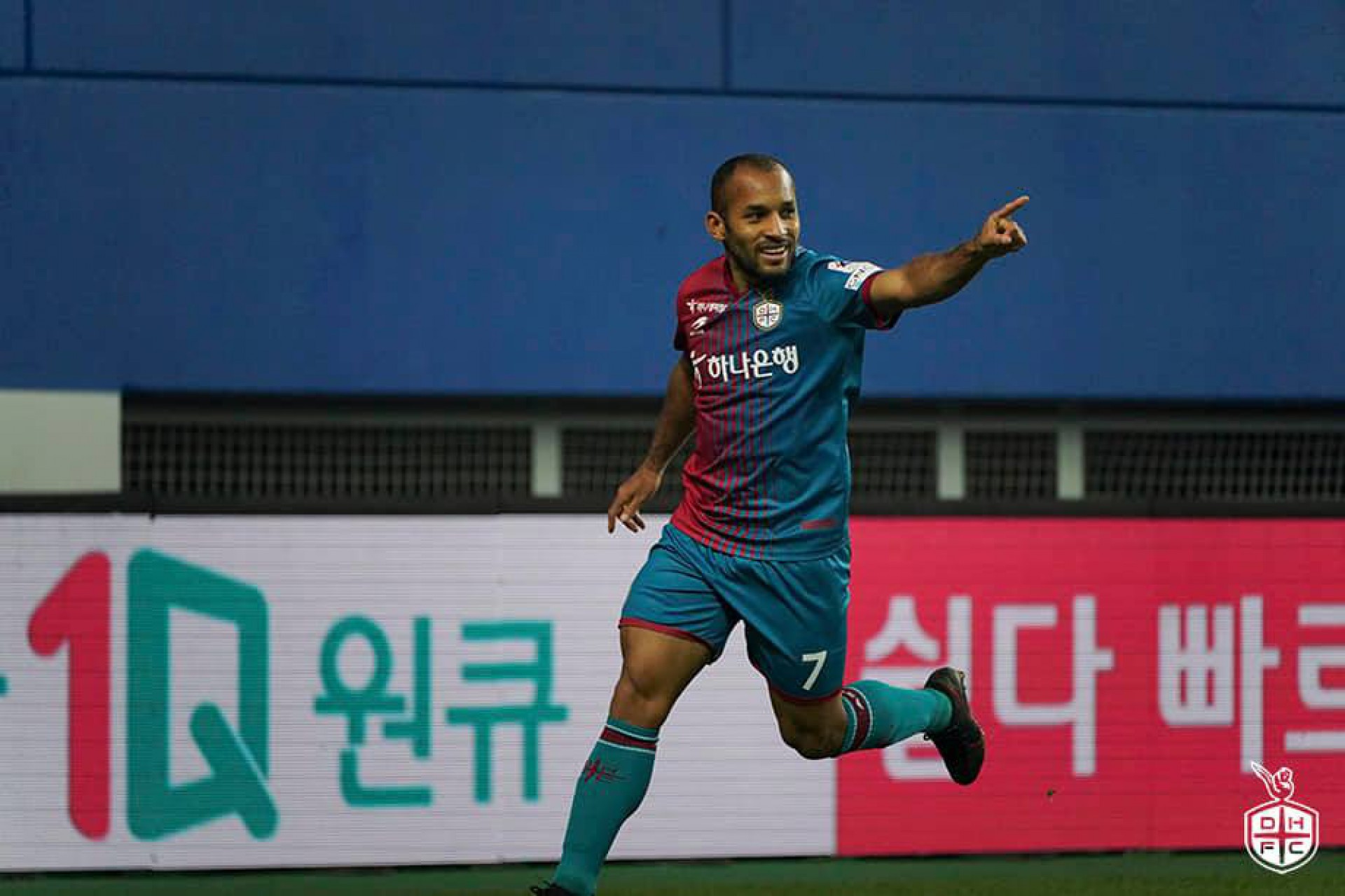 Meia Edinho, ex-Fortaleza, comemora gol em jogo do Daejeon Hana Citizen, da Coreia do Sul (Foto: Divulgação/Daejeon Hana Citizen FC)