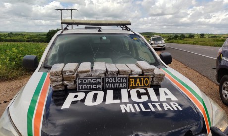 Um total de 25 quilos de maconha foram apreendidos em Brejo Santo pela Polícia Militar com dois passageiros vindos de São Paulo com destino a Quixelô 