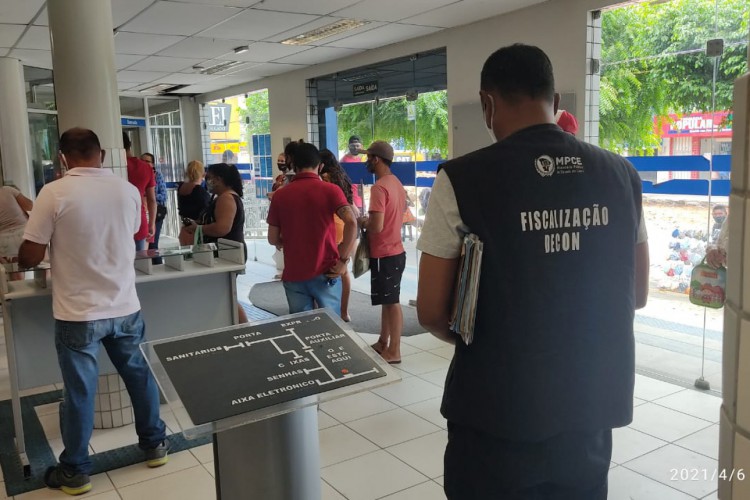 Fiscalização durante o pagamento do auxílio emergencial