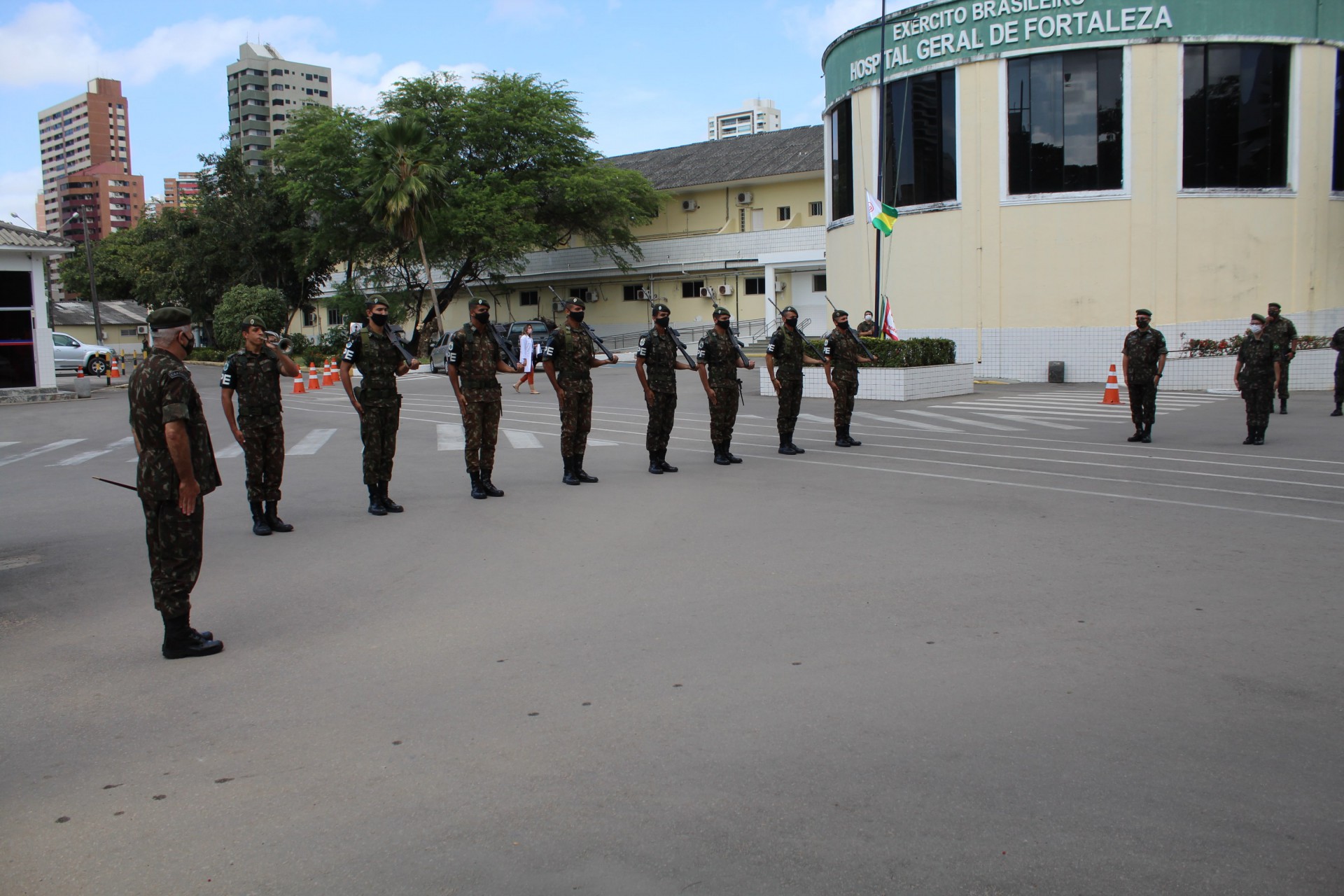 Hospital Geral de Fortaleza administrado pelo Exército, na avenida Desembargador Moreira, em frente à Praça das Flores (Foto: EXÉRCITO BRASILEIRO)