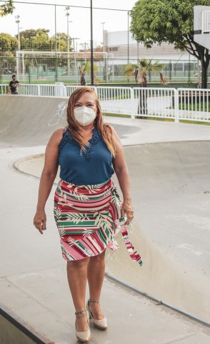 A técnica em enfermagem Fátima Miranda faz um passeio a memória pelo ano de pandemia no lugar onde vive(Foto: FCO FONTENELE)