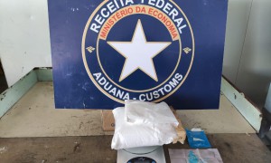 Um total de 1,1 quilo de cocaína foi interceptado pela Receita Federal no Centro de Distribuição dos Correios