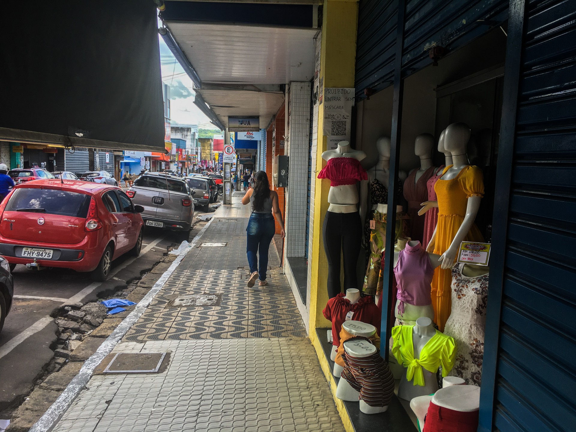 Comércios de rua no Ceará estão abrindo com 25% da capacidade e nos horários de 7h às 13h ou de 10h às 16h, a critério de cada município (Foto: Luciano Cesário)