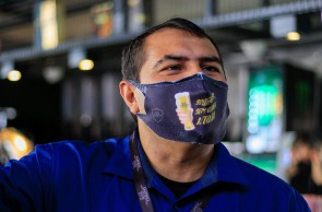 FORTALEZA, CE, 12-04-2021: Hoje e o primeiro dia de reabertura do lockdown, restaurantes poderiam reabrir, mas com o horario limitado e com a capacidade reduzida. Na foto, Alexsandro Vieira 40 gerente Turati Varjota, Fortaleza. ( BARBARA MOIRA/ O POVO)