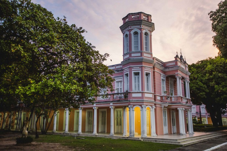 Universidades estão concluindo o calendário de 2020 durante o ano de 2021 por conta da paralisação das atividades na primeira onda da pandemia.