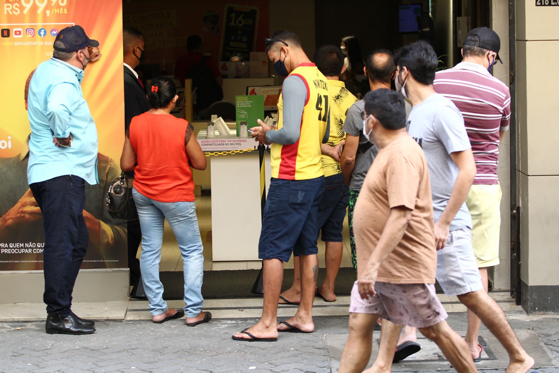 ￼Reabertura do comércio do Centro de Fortaleza no primeiro dia da retomada gradual das atividades econômicas (Foto: FABIO LIMA)