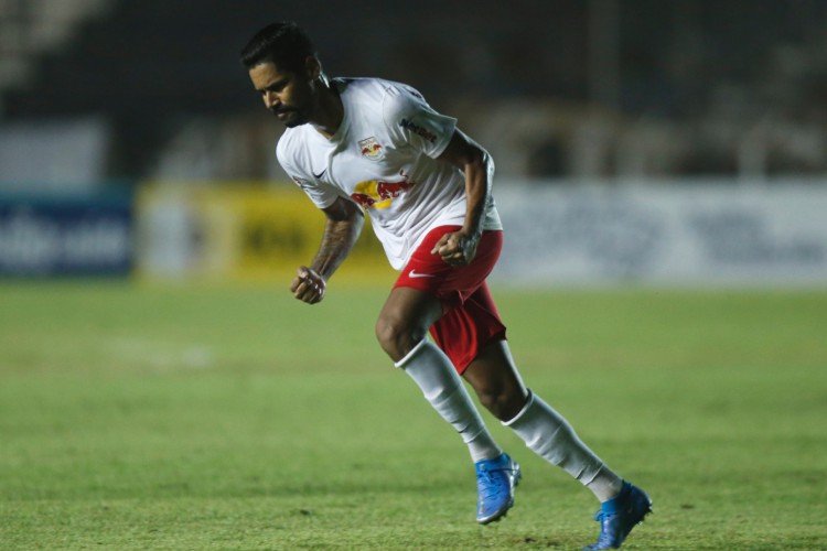 Lateral-direito Aderlan comemora gol no jogo Inter de Limeira x Bragantino, pelo Campeonato Paulista