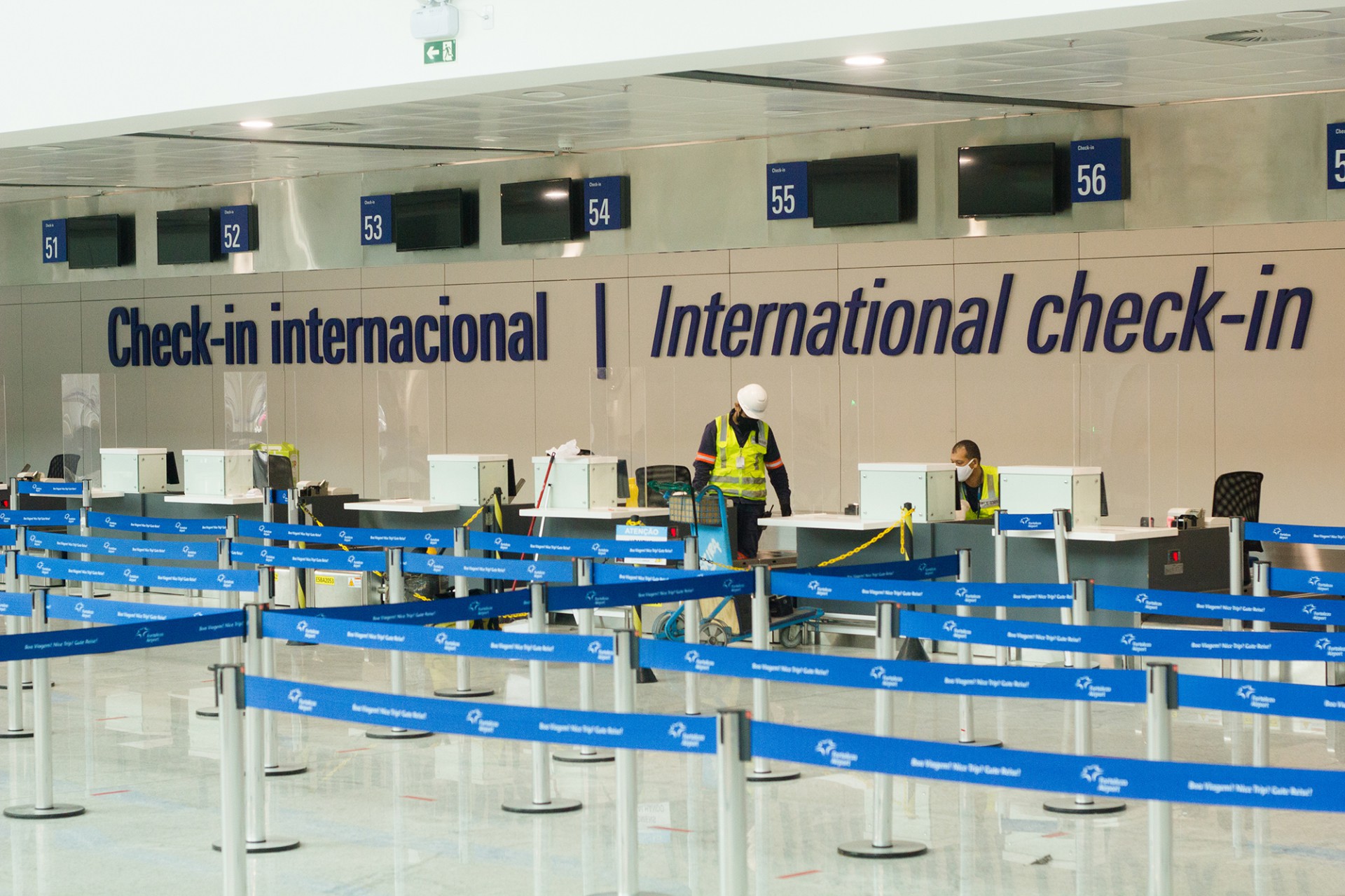 Área de check-in internacional no Aeroporto de Fortaleza sem movimento (Foto: Fernanda Barros / Especial para O POVO)