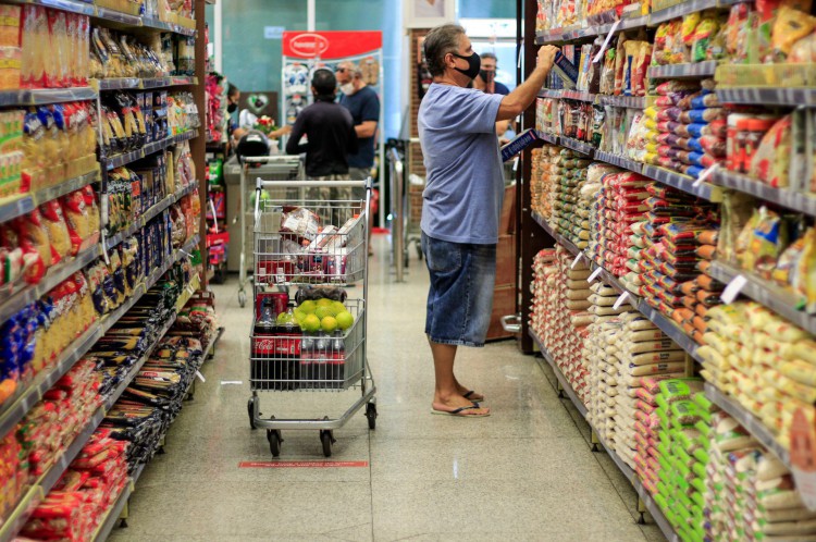 No Mercadinhos São Luiz, os consumidores vão com menos frequência e compram em maior quantidade