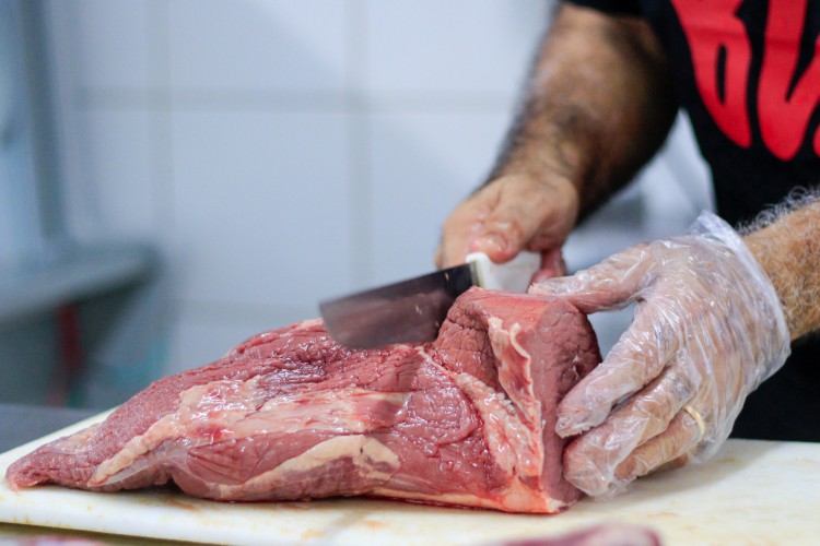 ￼Preço da carne continua proibitivo para muitas famílias