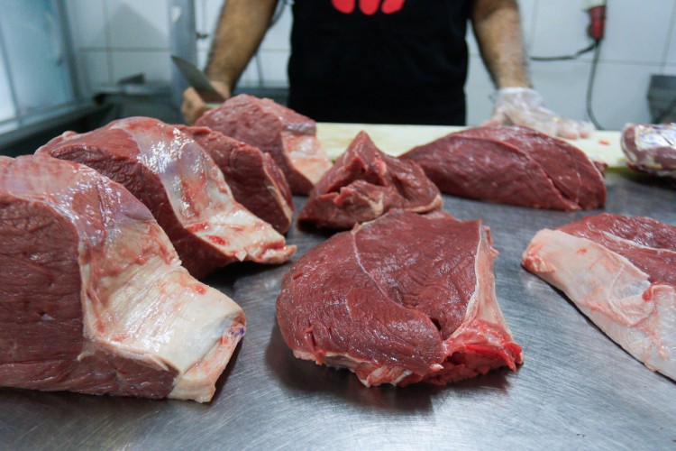 Brasil est&aacute; tendo dificuldade para exportar carne para a China 