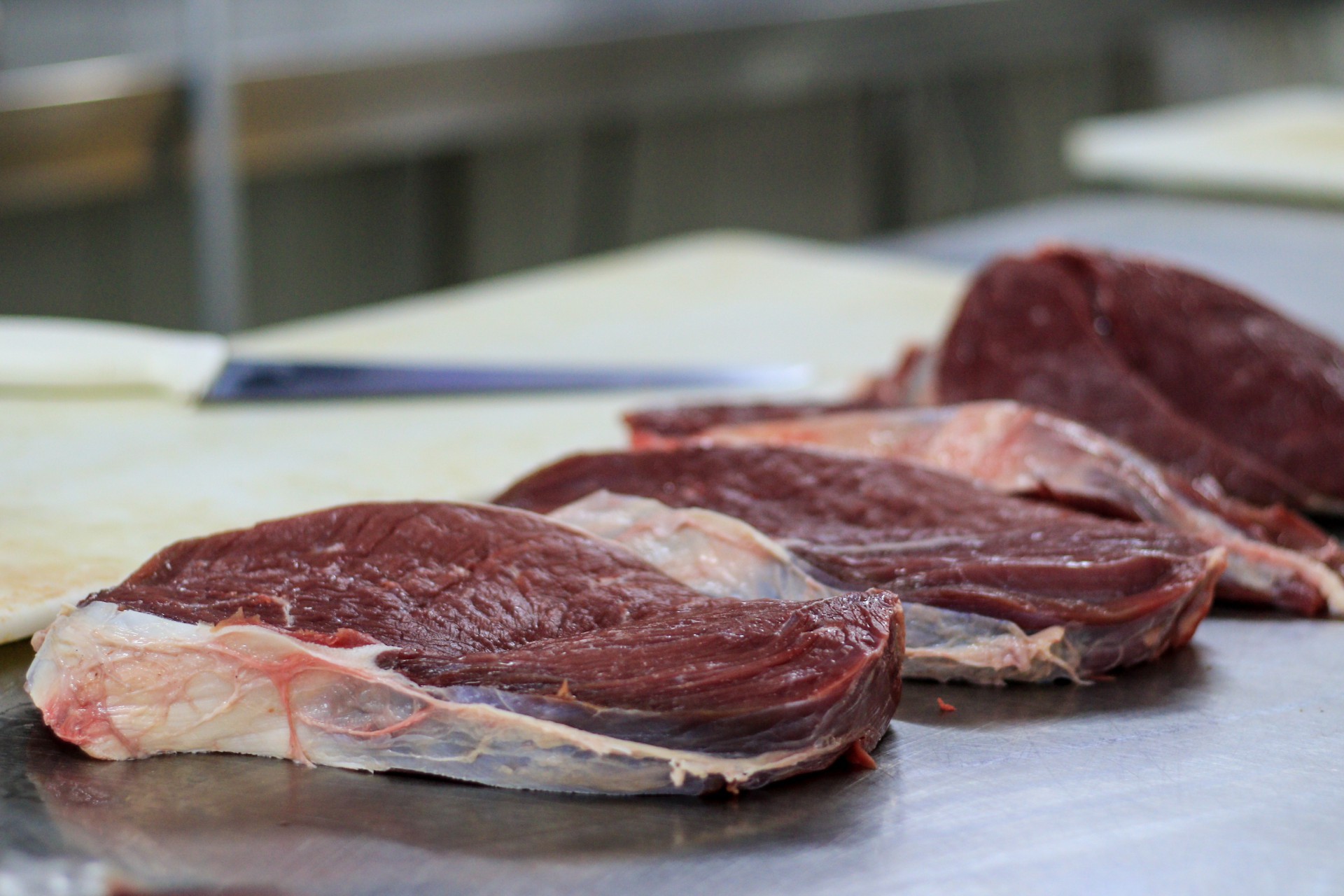 Hoje, 95% da carne consumida em Fortaleza vem, principalmente, do Pará, Goiás, Tocantins e um pouco do Maranhão. (Foto: BARBARA MOIRA)