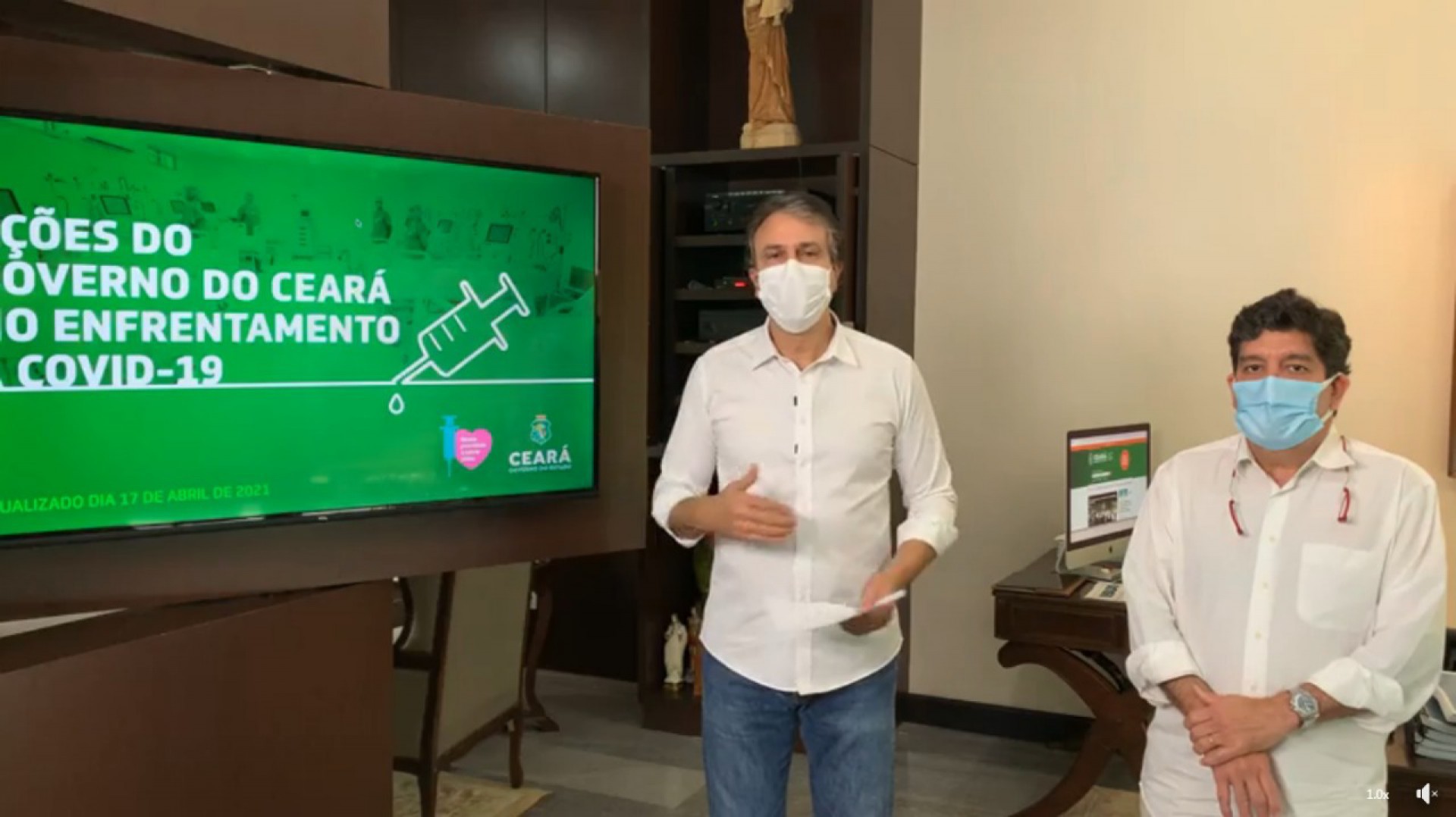 ￼ Governador Camilo Santana e o secretário de Saúde, Cabeto Rodrigues, anunciaram a renovação das medidas de isolamento social (Foto: reprodução facebook)
