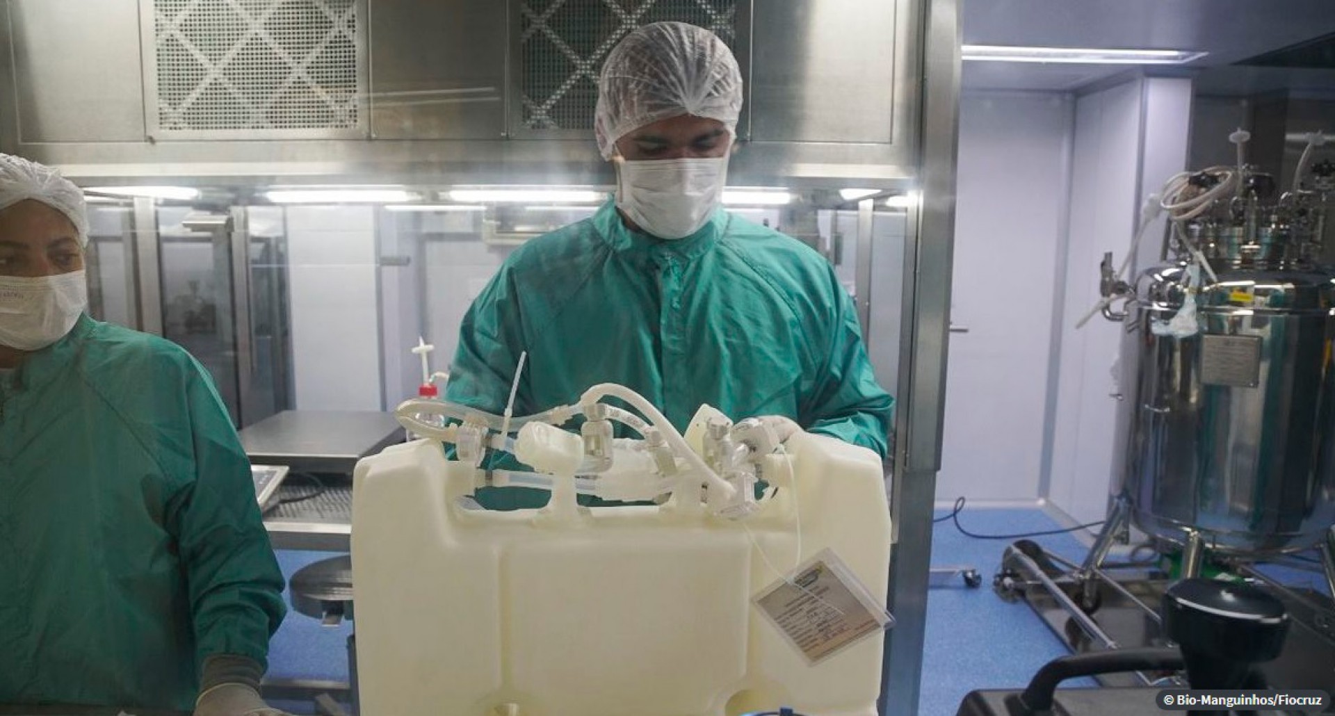 Fiocruz recebe ingrediente farmacêutico ativo para a produção de vacinas contra covid (Foto: FIOCRUZ)