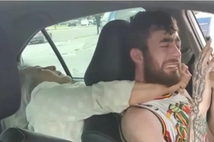 Michael Hassey Jr. foi estrangulado por uma passageira de seu Uber.
