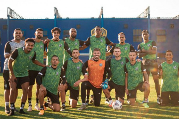 Elenco do Ceará fez treino de apronto para enfrentar Arsenal no CT do Boca Juniors