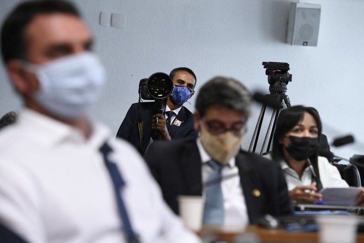 Senadora Eliziane Gama apontou machismo na fala de Flávio Bolsonaro