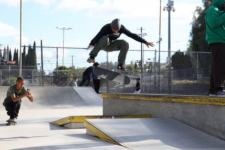Seleções brasileiras de skate iniciam período de treinos nos EUA