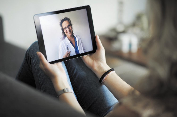 A teleconsulta, entre médico e paciente, é ligeiramente diferente da teleinterconsulta, em que um profissional discute com outro(Foto: Getty Images)