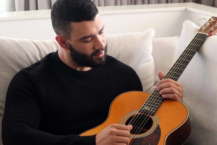 Acompanhe a agenda das transmissões ao vivo online - live - de artistas nacionais e internacionais para hoje, sábado, 1º de maio (01/05); cantor sertanejo Gusttavo Lima é uma das atrações da noite
