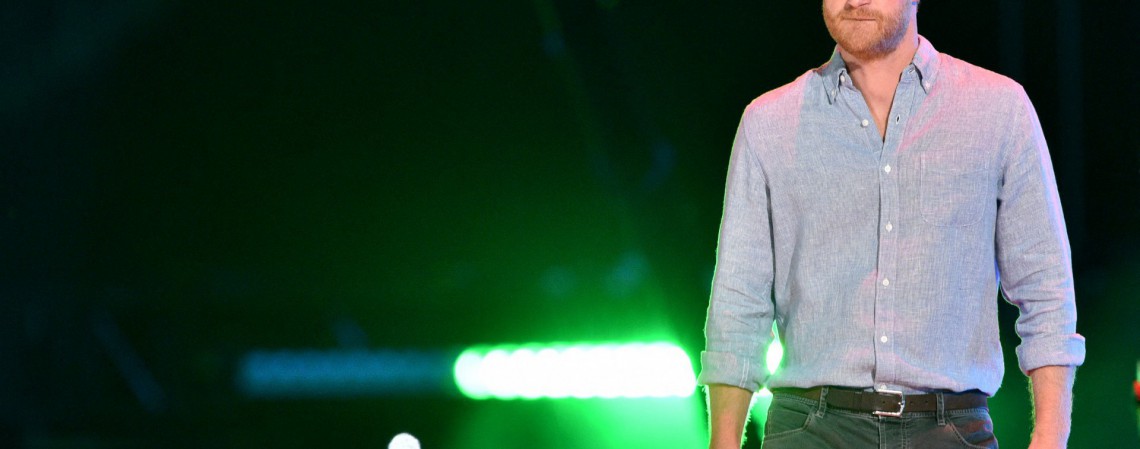  O copresidente da Grã-Bretanha Príncipe Harry, Duque de Sussex, chega ao palco para falar durante a gravação do concerto de arrecadação de fundos "Vax Live" no SoFi Stadium em Inglewood, Califórnia, em 2 de maio de 2021