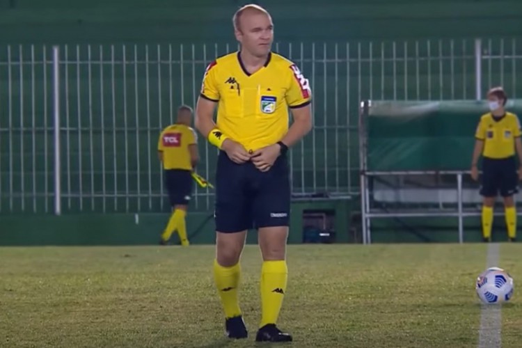 Denis da Silva Ribeiro comandará a arbitragem da partida entre Juventude-RS e Ceará, neste domingo