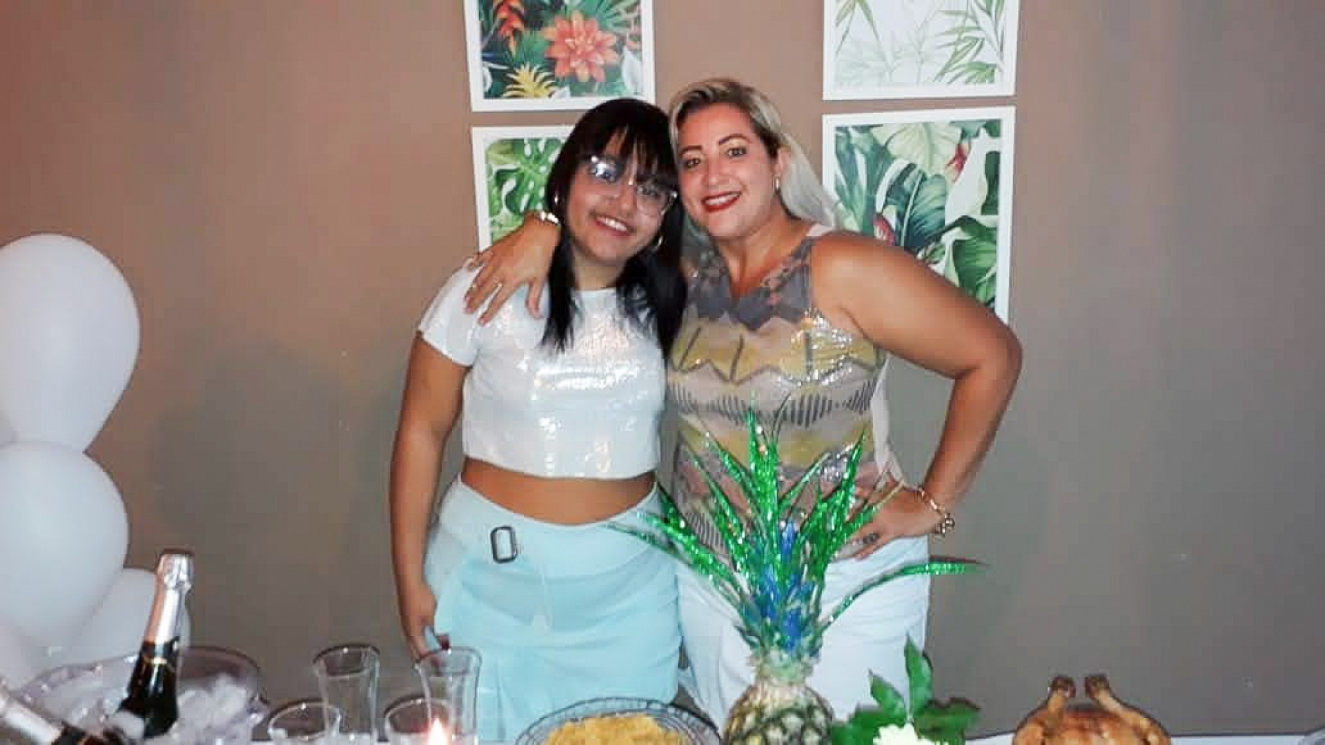 (Foto: Arquivo Pessoal)Eurisdênia Soares, de 39 anos, com a filha Samyra, de 17 anos, que ficou na UTI por causa da Covid-19 em maio do ano passado