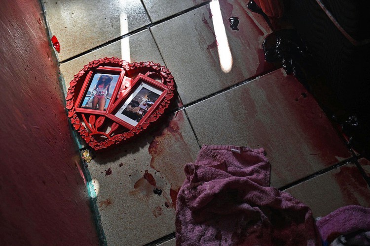 Uma opera&ccedil;&atilde;o policial massiva em uma favela do Rio de Janeiro, na quinta-feira, 6 de maio, deixou pelo menos 28 mortos, entre os quais um policial militar 