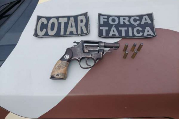 Revólver calibre .38 foi apreendido em ação