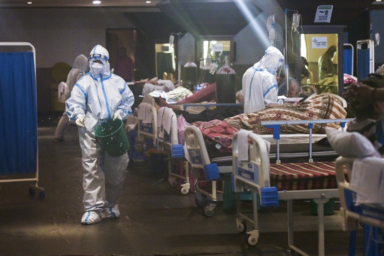 Até agora, cerca de 300 casos também foram relatados em quatro cidades de Gujarat.