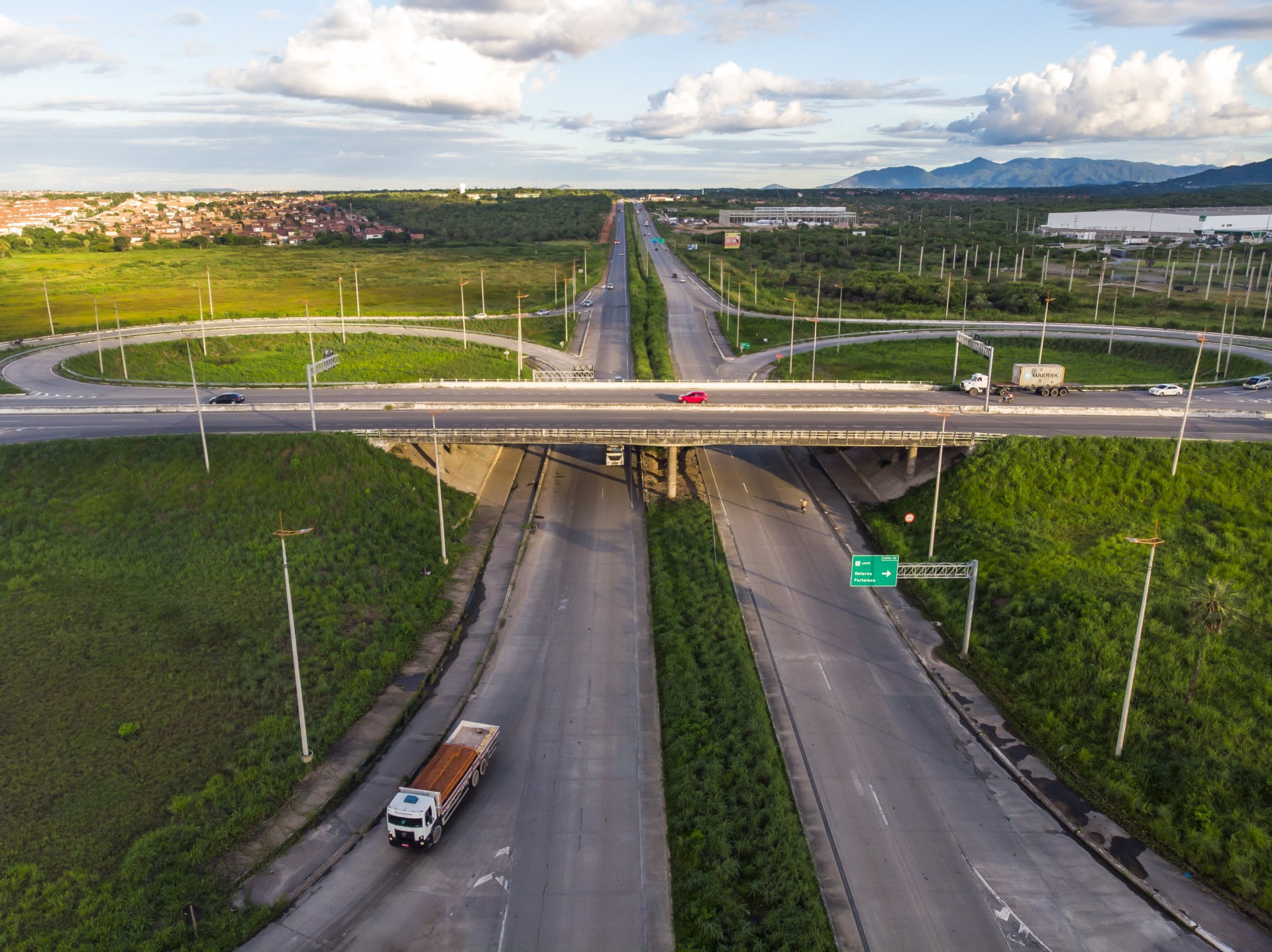 Fortaleza, Ce, BRASIL - 10.05.21 Trecho em obras do Anel Vi&aacute;rio entre a BR 116 e o Viaduto de Caucaia (Fco Fontenele / O POVO) (Foto: FCO FONTENELE)
