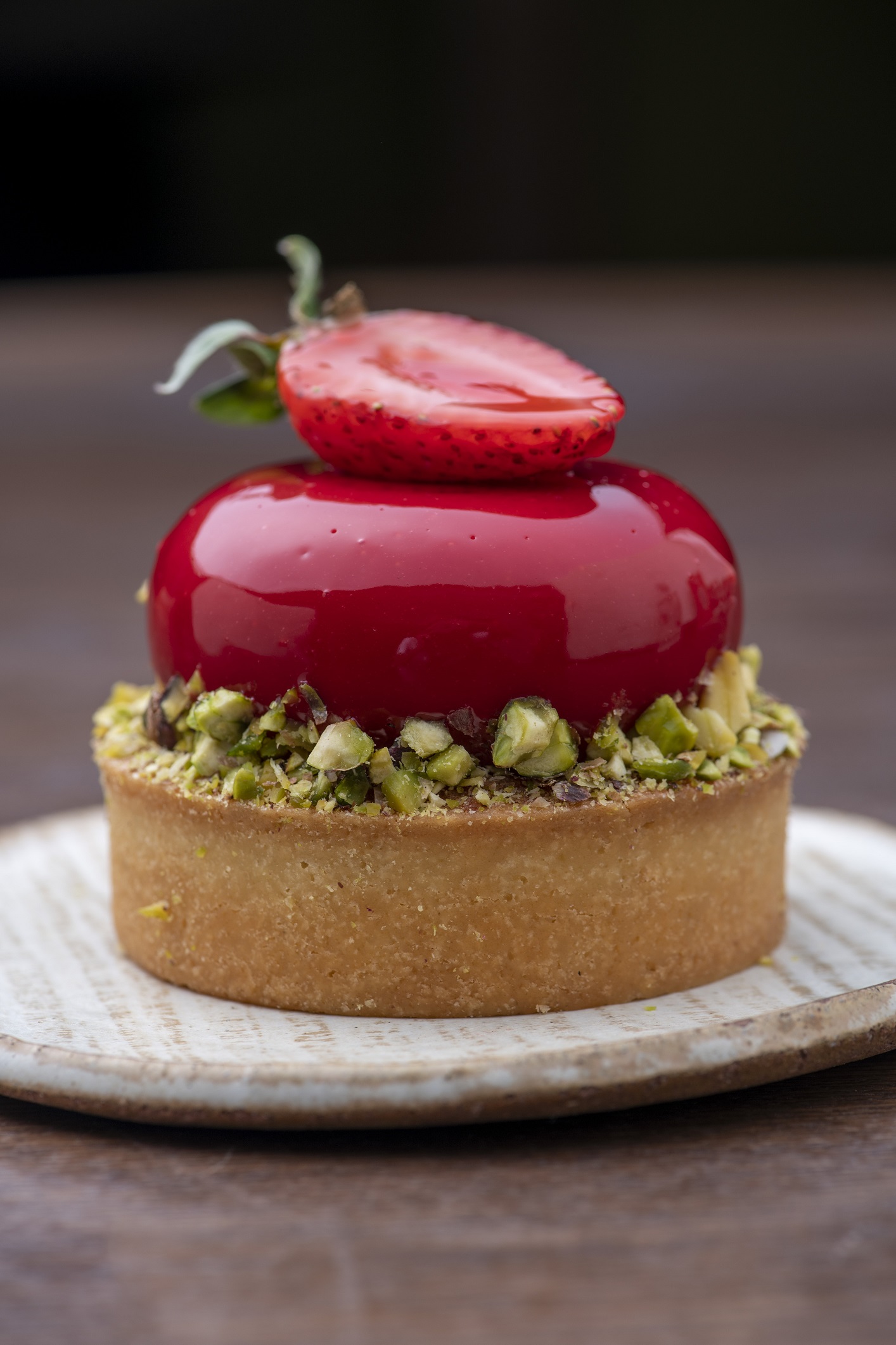 Entremet de morango e pistacha, assinado por Matheus Vieira, do Caf&eacute; Senac