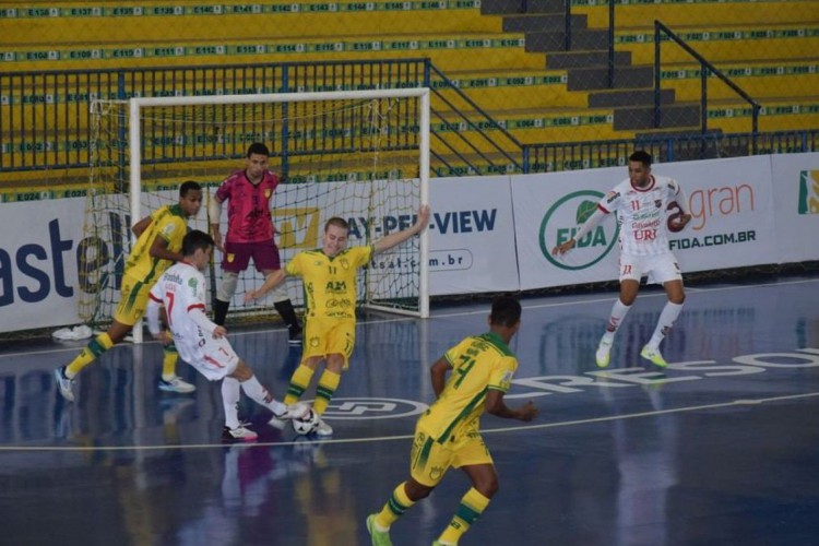 Assoeva segura pressão do Atlântico e vence a primeira na LNF 2021