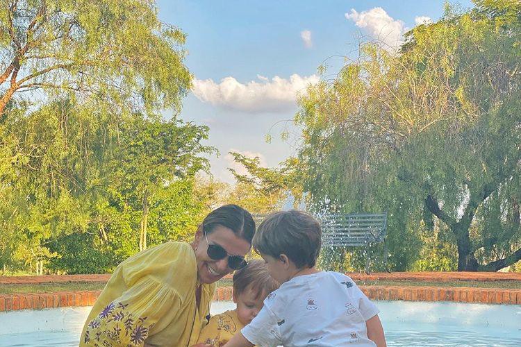 Atriz e amiga de Paulo Gustavo, Mônica Martelli, passa o domingo com Romeu e Gael, filhos do humorista que morreu por Covid