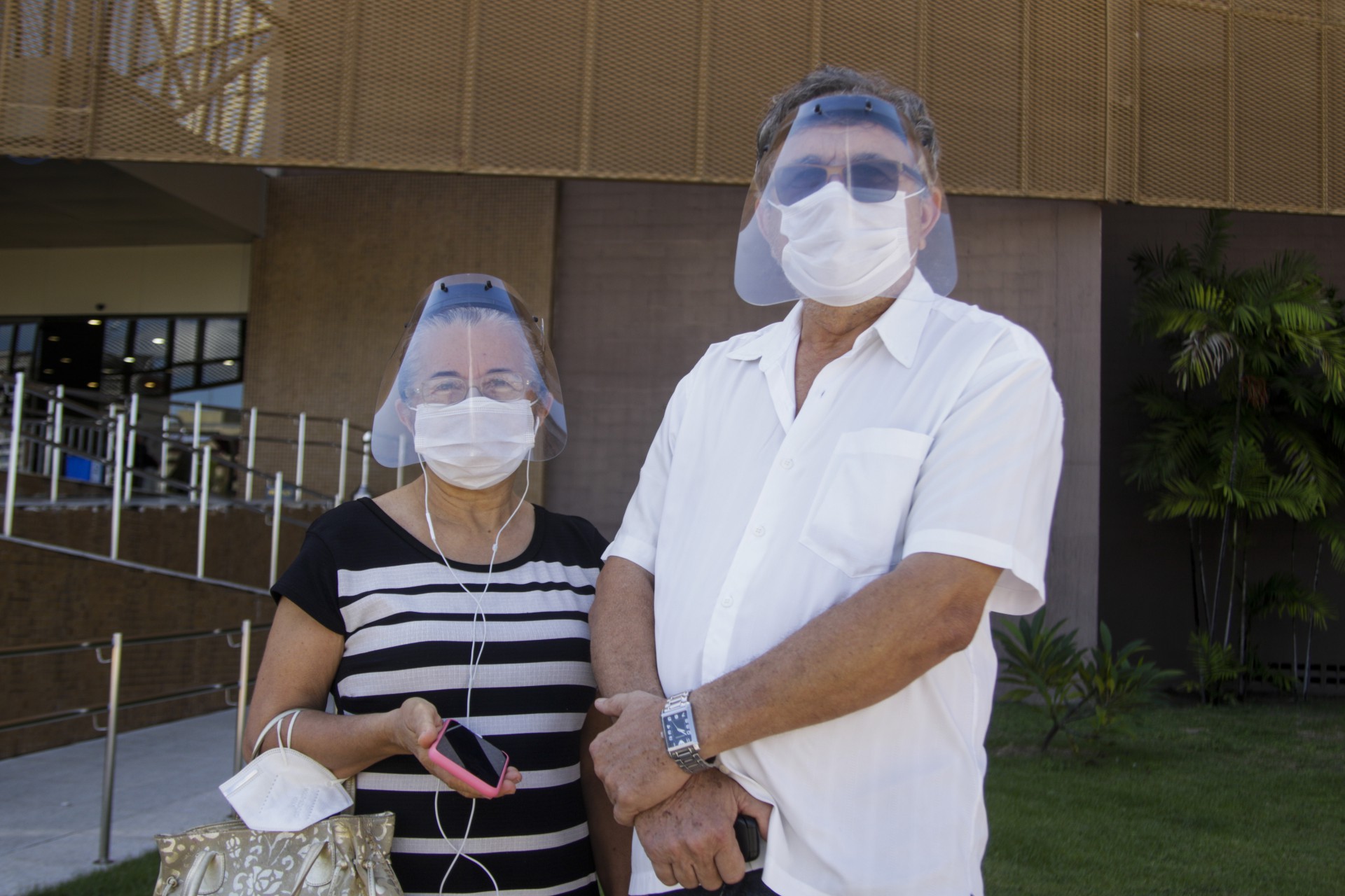 Silvana Cavalcante e Antônio Martins aguardaram 30 minutos na fila   (Foto: Thais Mesquita)