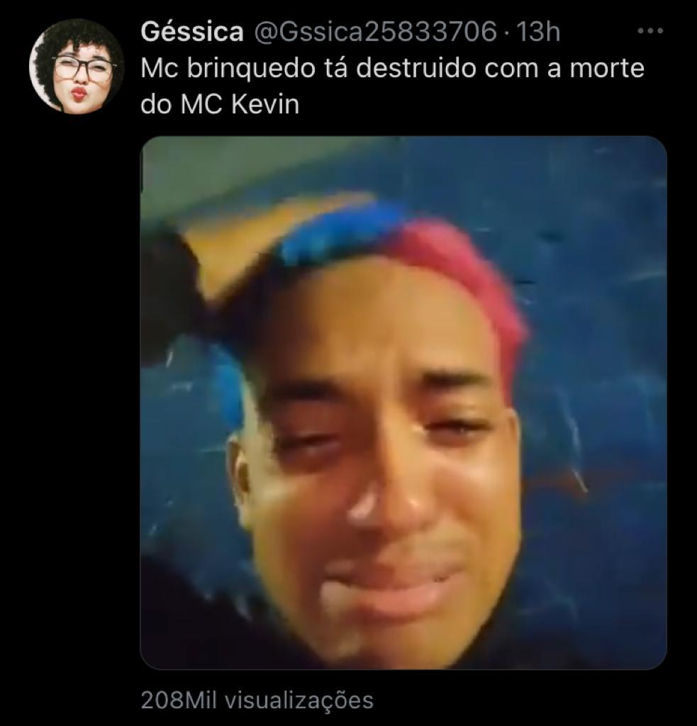Usuários do Twitter comentam a morte de MC Kevin e a reação de pessoas próximas ao funkeiro.