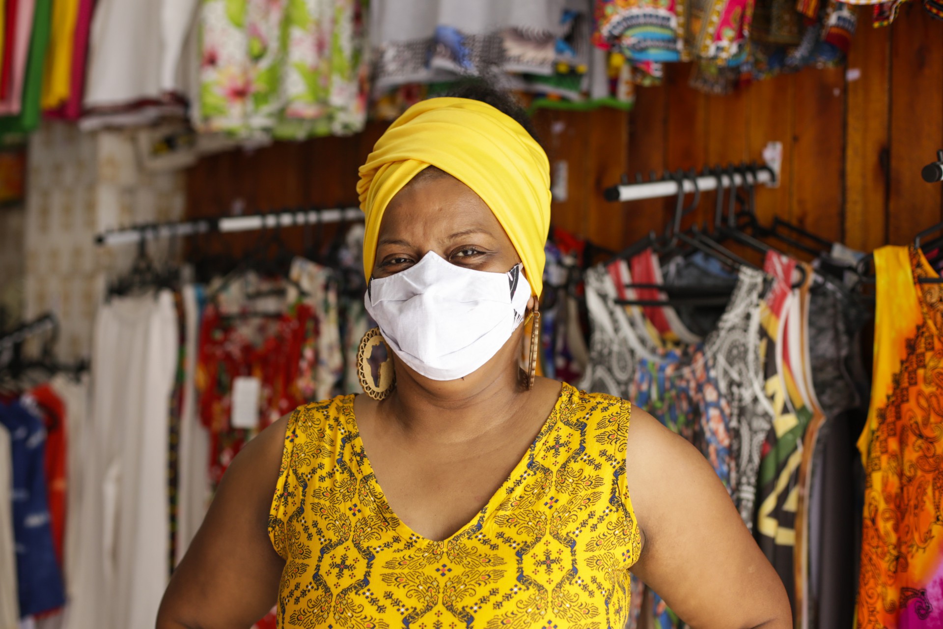 FORTALEZA, CE, BRASIL, 19.05.2021: Economia - Mulheres no Mercado de Trabalho - Aliciane Barros, 38 anos, Afroempreendedora e coordenadora da Feira Negra em Fortaleza. Tem uma loja no Centro da ciade, chamda CearAfro (Thais Mesquita/OPOVO) (Foto: Thais Mesquita)