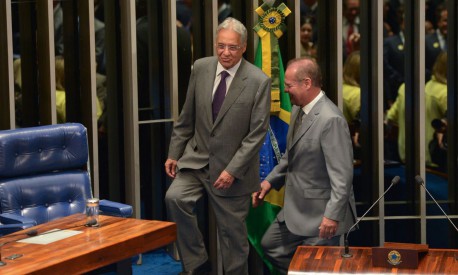 Brasília - Congresso realiza sessão solene em comemoração aos 20 anos do Plano Real. Na foto, o ex-presidente Fernando Henrique Cardoso e o presidente do Congresso, senador Renan Calheiros  (Wilson Dias/Agência Brasil)