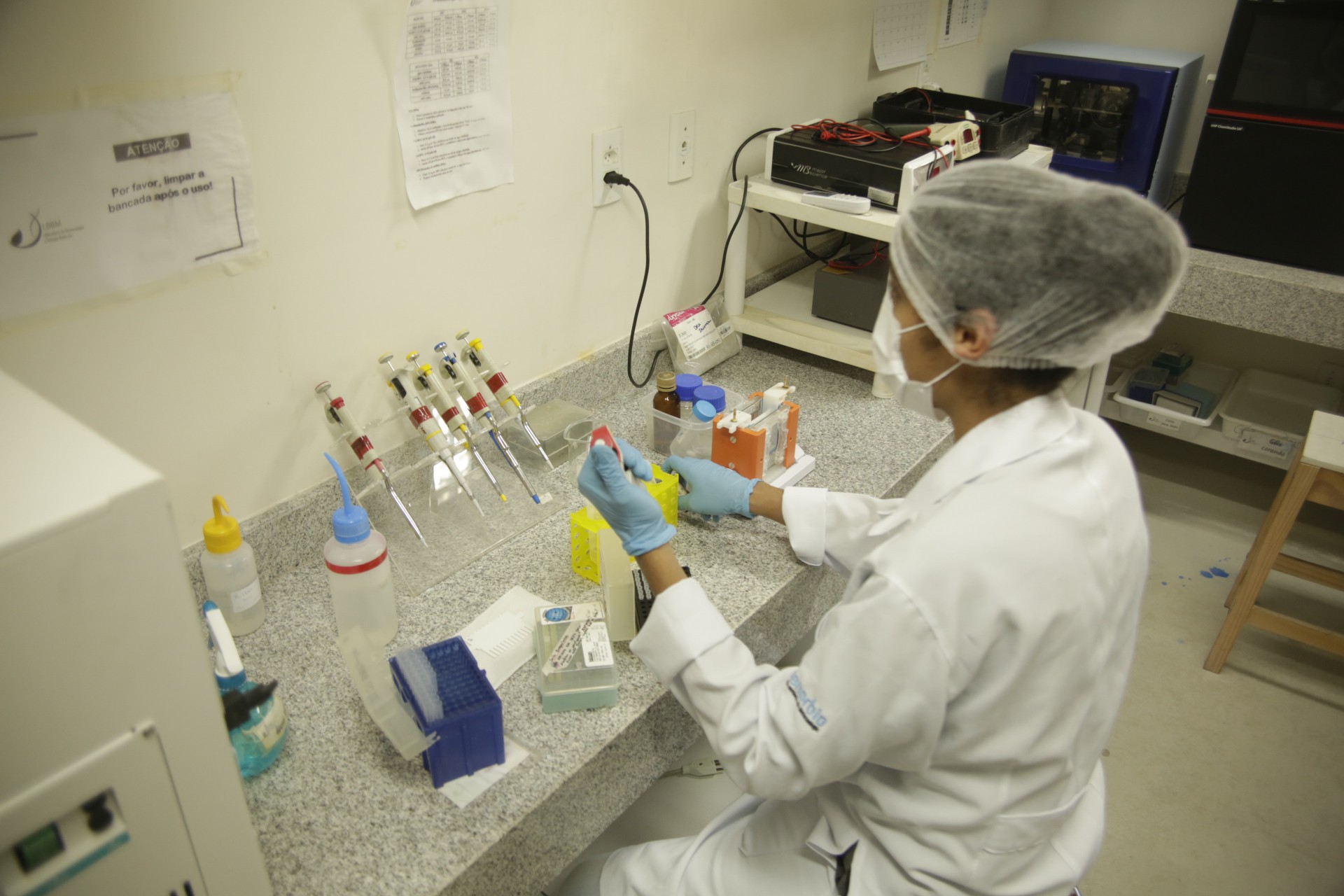 Uece desenvolve imunizante contra a Covid-19 no seu Laboratório de Biotecnologia e Biologia Molecular (Foto: Thais Mesquita)
