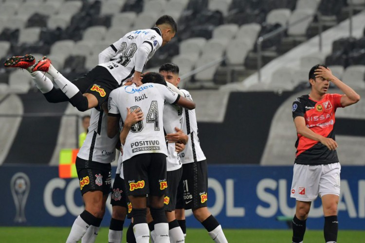 Sul-Americana: Corinthians se despede com goleada em São Paulo
