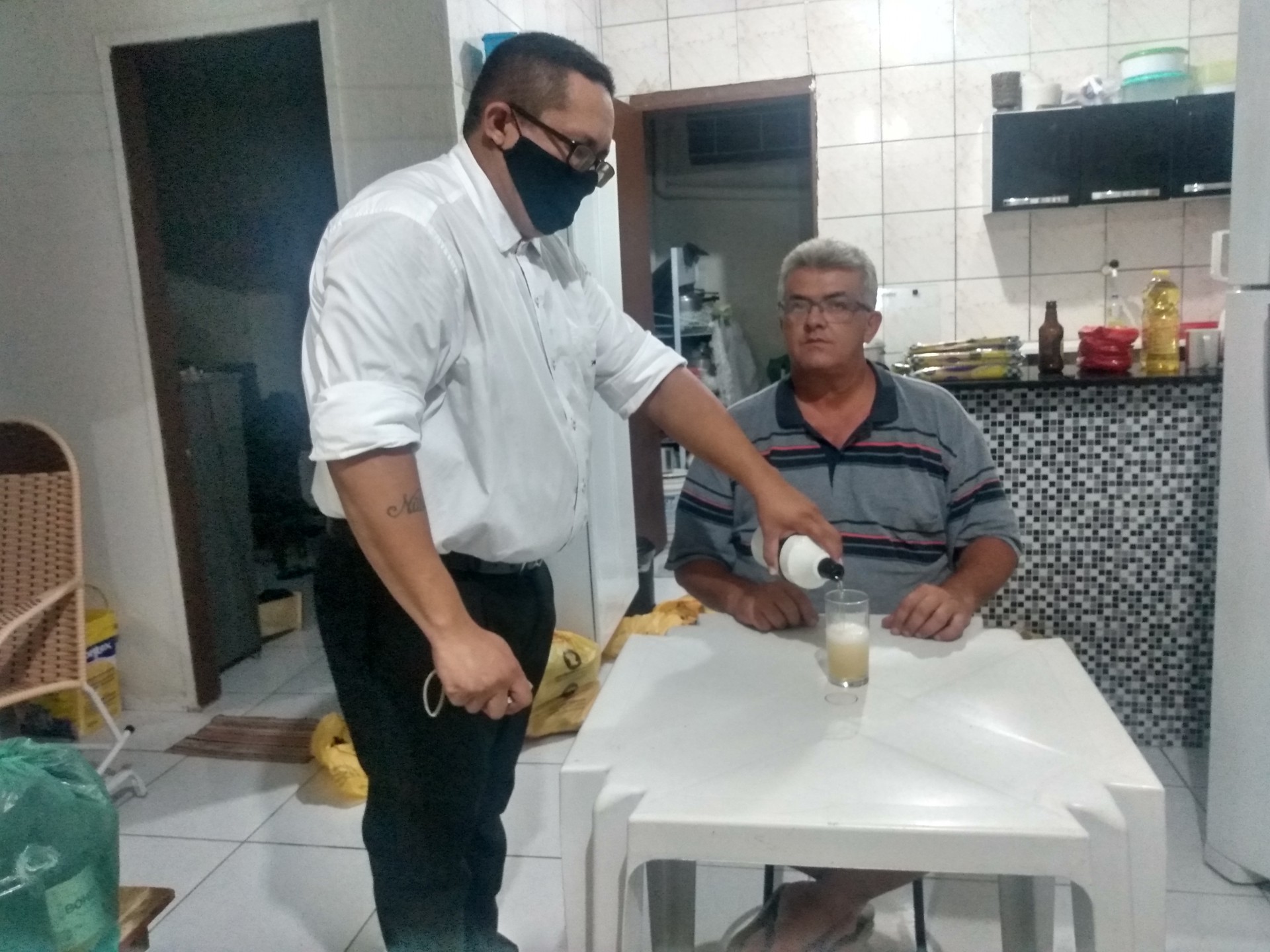 ￼Thiago Queiroz perdeu o emprego de garçom após o início da pandemia e agora faz serviços temporários para manter a renda (Foto: Arquivo pessoal)