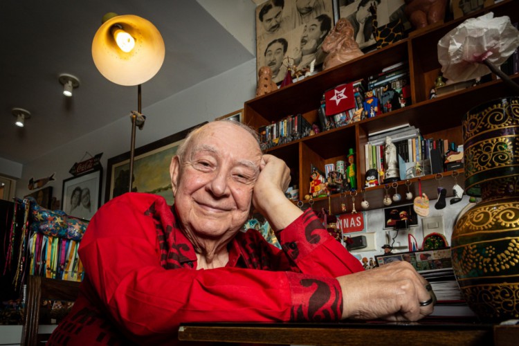  Ao comemorar 80 anos, o artista lançou a biografia "Sérgio Mamberti: Senhor do Meu Tempo" pelas Edições Sesc,(foto: Matheus José Maria/Divulgação)