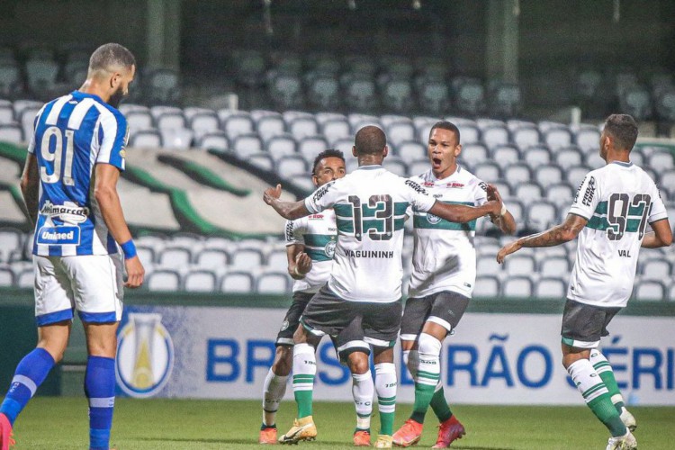 Avaí e Coritiba se enfrentam pela Série A do Brasileirão 2022 hoje, 9; onde assistir ao vivo aos jogos do dia e horário. 
