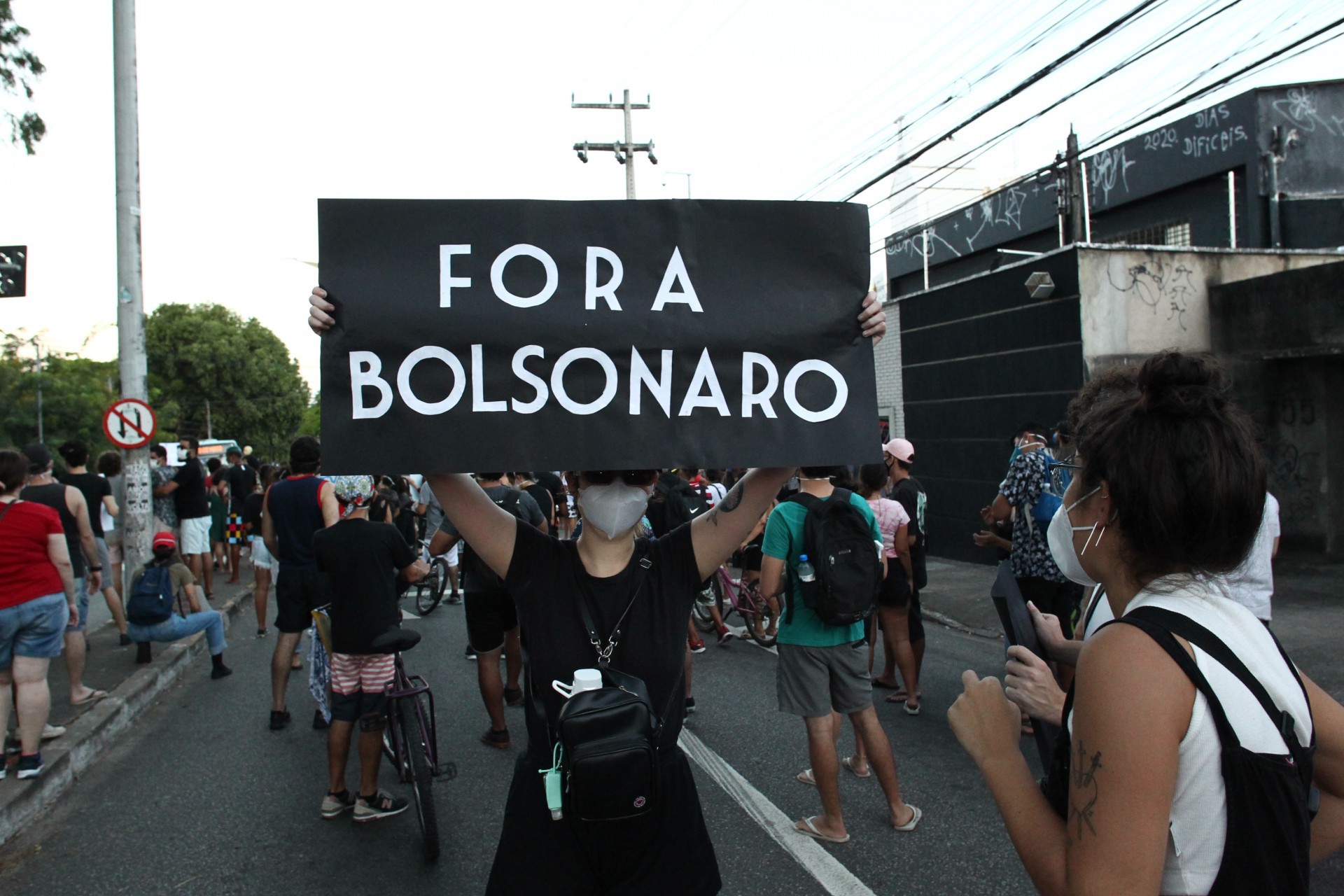 FORTALEZA,CE, BRASIL, 29.05.2021: Manifestantes caminham pela Av. 13 de maio em Protesto Fora Bolsonaro.  (Fotos: Fabio Lima/O POVO)