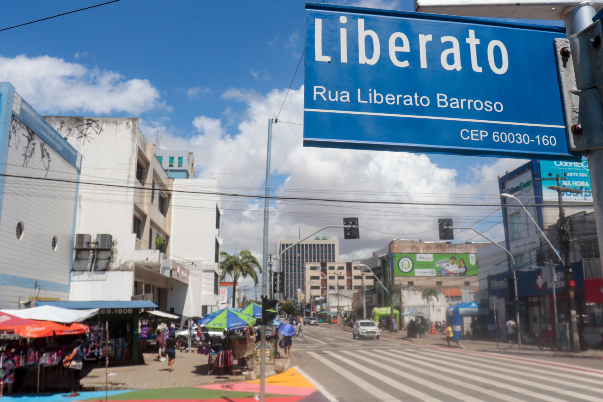 Foto ilustrativa da Rua Liberato Barroso. Centro, Fortaleza, para crônica de Tarcísio Matos(BARBARA MOIRA/ESPECIAL PARA O POVO) (Foto: Bárbara Moira)