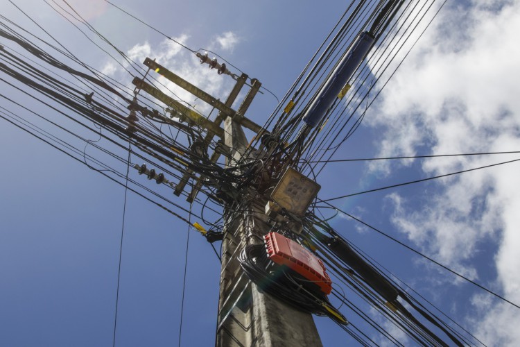 O homem de 32 anos realizava reparos na rede elétrica de um estabelecimento comercial quando sofreu a descarga
(foto: Thais Mesquita)