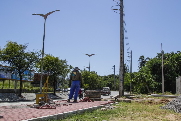 Obras nas margens do Rio Coco, na Av. Raul Barbosa. Novo parque do Coc&oacute; ter&aacute; mais equipamentos de esporte e lazer. (Thais Mesquita/OPOVO)